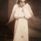 Foto veche interbelică, copil, fetiță costumată &icirc;n &icirc;nger, biserica catolică