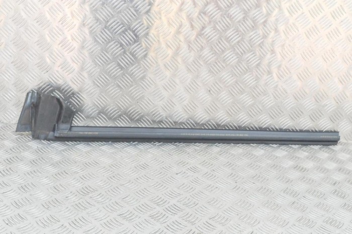 Chedar geam ușă dreapta față TESLA MODEL 3 2020 OEM: 1090496-00-E,1090495-00-E 12569408