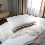 Perna matlasata aloe vera AloeDream Coneltex, dimensiuni 50 x 70 cm, dreptunghiulara, culoare alba, umplutura fibra siliconizata, antialergica
