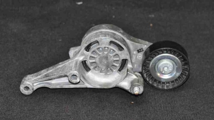 &Icirc;ntinzător de curea VW CADDY III Variant 2KB, 2KJ, 2CB, 2CJ 2009 OEM: 03G903315D 1994814
