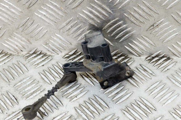 Senzor de nivel &icirc;nălțime dreapta spate LAND ROVER RANGE ROVER EVOQUE L538 2017 OEM: BJ32-3D026-AA 14502723