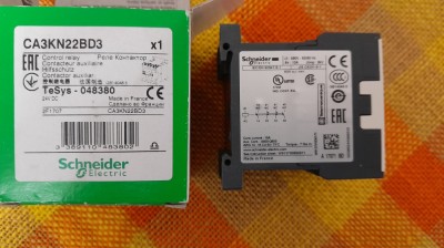 RELEU TIP CONTACTOR SCHNEIDER CA3KN22BD3 CU BOBINA LA 24V DC CURENT CONTINUU foto