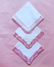 Lot de 3 batiste Vintage cu margine de dantela crosetata manual foto