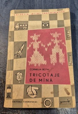 Tricotaje de mana Cornelia Both foto