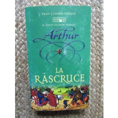 LA RASCRUCE - AL DOILEA VOLUM AL TRILOGIEI ARTHUR de KEVIN CROSSLEY - HOLLAND , 2009