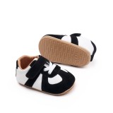 Adidasi albi cu negru pentru baietei - Swak (Marime Disponibila: 3-6 luni