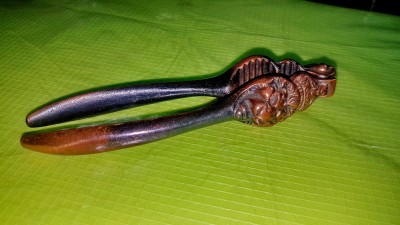 E838-Spargator vechi nuci, alune cupru masiv gros rezistent cap leu coroana S. foto
