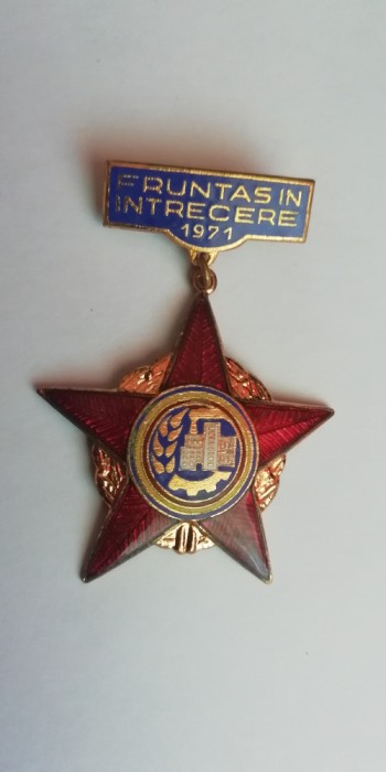 M3 L 46 - Insigna - tematica comunism - Fruntas in intrecerea socialista - 1971