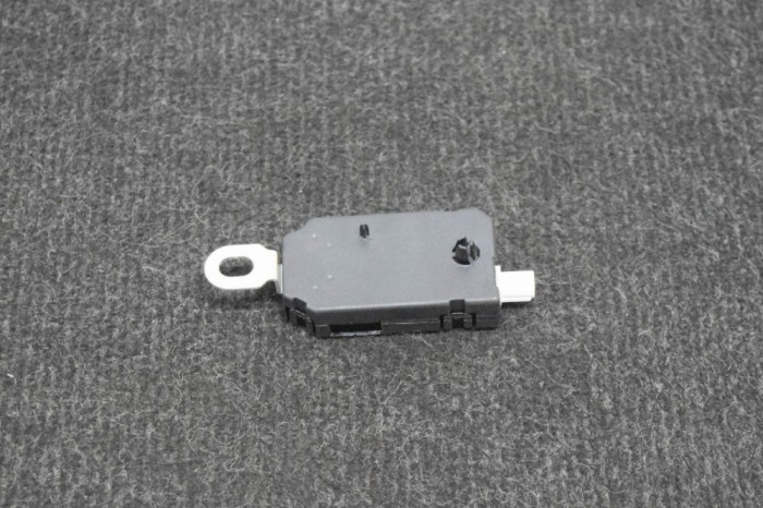 Amplificator de antena TESLA MODEL 3 2018 OEM: 920-573-003,18208008670,1079735-00-A 11256299