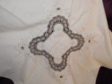 Fata de masa vintage,foarte elaborata, broderie, dantele,