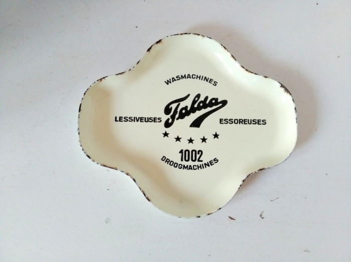 Tavita de fier emailat veche vintage reclama la FALDA 1002, 16.5x14x1cm