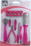 Set de accesorii pentru manichiură: separator, foarfece, rază, aparat de ras, pilă roz.