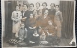 Fotografie tip Carte Postala, Grup de eleve, copii impreuna cu un barbat si o femeie, 1937