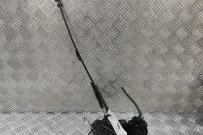 &amp;Icirc;ncuietoare ușă dreapta față HYUNDAI H-1 Cargo TQ 2008 OEM: 81320-4H020 30128929 foto