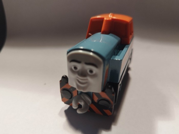 bnk jc Thomas &amp; Friends - locomotiva Den - Mattel