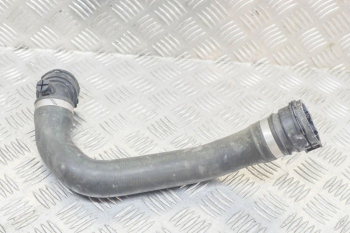Furtun radiator răcire dreapta BMW 2 Coupe F22, F87 2016 OEM: 7596838 13074731