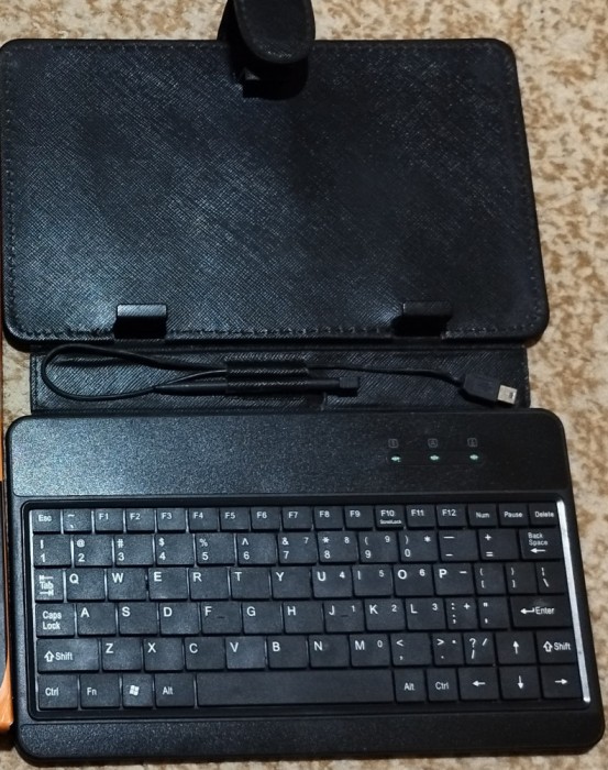 HUSA CU TASTATURA
