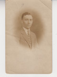M1 B 4 - FOTO - Fotografie foarte veche - domn cu cravata - anii 1940, Portrete