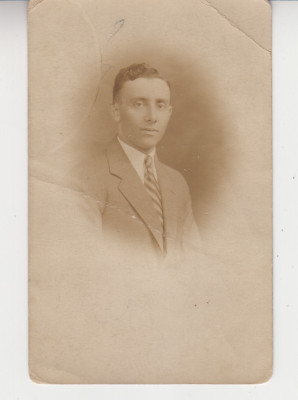 M1 B 4 - FOTO - Fotografie foarte veche - domn cu cravata - anii 1940 foto