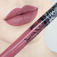 Ruj permanent original Kat Von D mat rezistenta de lunga durata nuanta Lolita foto