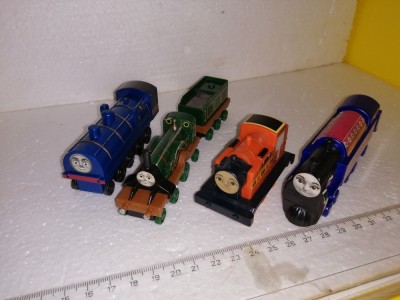 bnk jc Thomas si prietenii - lot 4 locomotive de plastic foto