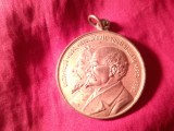 Medalie Cuza Voda si Mihail Kogalniceanu - In amintirea ridicarii statuilor lor in Iasi. Diametru 40 mm. bronz aurit