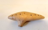 DD- Ocarina de lut, Romania, motive decorative zoomorfe, 10 orificii, 20 cm