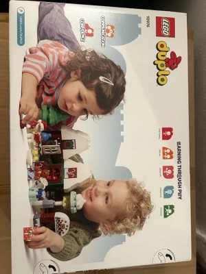 LEGO DUPLO 10976 Casa din turta dulce a lui Mos Craciun foto