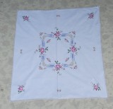 FATA DE MASA VINTAGE DIN BUMBAC CU MODEL CUSUT MANUAL SI INSERATII CROSET