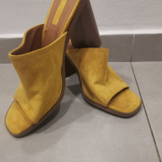 Sandale galbene galben cu toc 38- 38,5- produs nou papuci galbeni