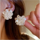 Cumpara ieftin Cercei Floare Alba - 444214