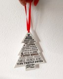 Ornament Craciun portelan brad cu text colinda engleza 15.5 cm x 12.5cm