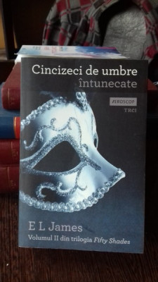 CINCIZECI DE UMBRE INTUNECATE - E.L. JAMES foto