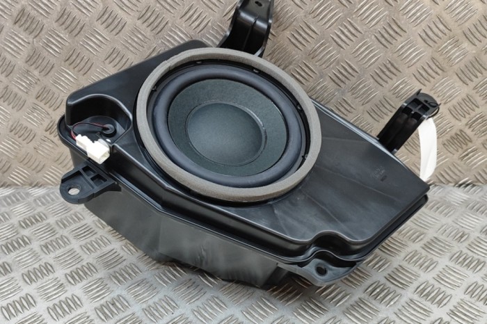 Subwoofer HONDA CR-V V RW 2020 OEM: 77100-TNY-E00ZA | 21122638