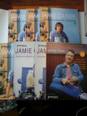 BUCATARUL SE DEZBRACA... DE SECRETE; ( 7 vol ) - JAMIE OLIVER - Editura Jurnalul national; Editura Curtea veche, 2009 foto