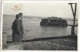 M1858N Trupe rom&acirc;ne trec fluviul Bug cu bacul, Frontul de Est, Al Doilea Război Mondial