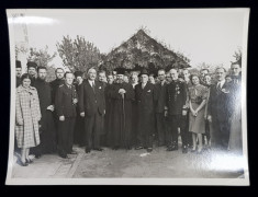 SLUJBA DE SFINTIRE A BISERICII DE LA CRUCEA DE PIATRA , CALUGARENI - FOTOGRAFIE DE GRUP CU OFICILAITATI SI PREOTI , FOTOGRAFIE DE A.GH. EBNER - BU foto