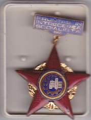 Insigna Fruntas in Intrecerea Socialista 1965 - cutie