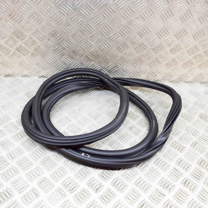 Garnitura ușă dreapta spate AUDI Q3 F3 2021 OEM: 83A833721C