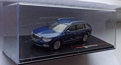 Macheta Skoda Superb 2 Combi/Break (3T) 2008 albastru - IXO Premium 1/43 foto