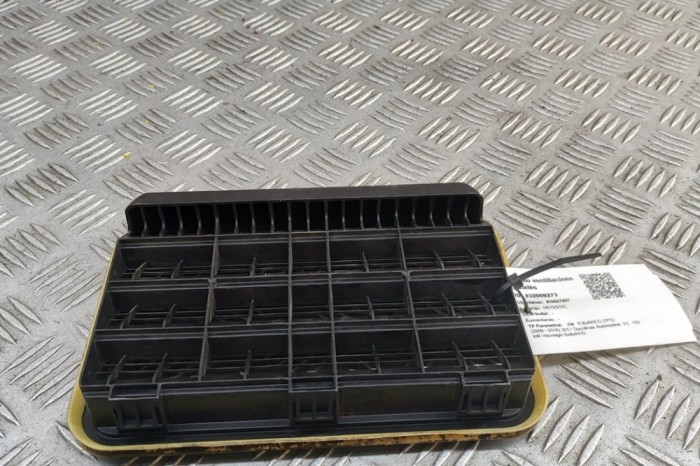 Grila de ventilație caroserie VW TOUAREG 7P5 2017 OEM: 7PP819181A | 32008273