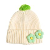 Caciula ivory cu ciucure si flori verzi