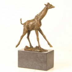 Girafa-statueta din bronz pe un soclu din marmura SL-111