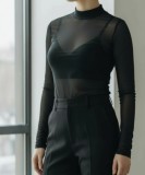 Cumpara ieftin Bluză tip maletă din tull elastic &ndash; ușoară, feminină și versatilă - M - Negru