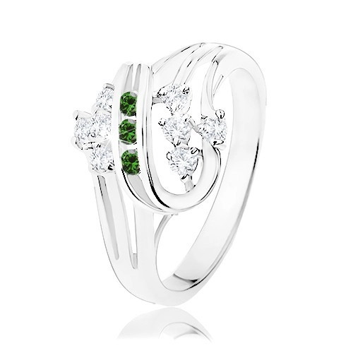 Inel de culoare argintie, linii răsucite &icirc;mpodobite cu zirconii verzi și transparente - Marime inel: 51