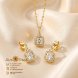 Set Diamant Regal , cercei, pandantiv E i lant placate cu aur 14K