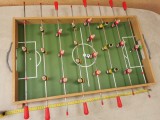 joc de foosball, jucarie masa fotbal lemn