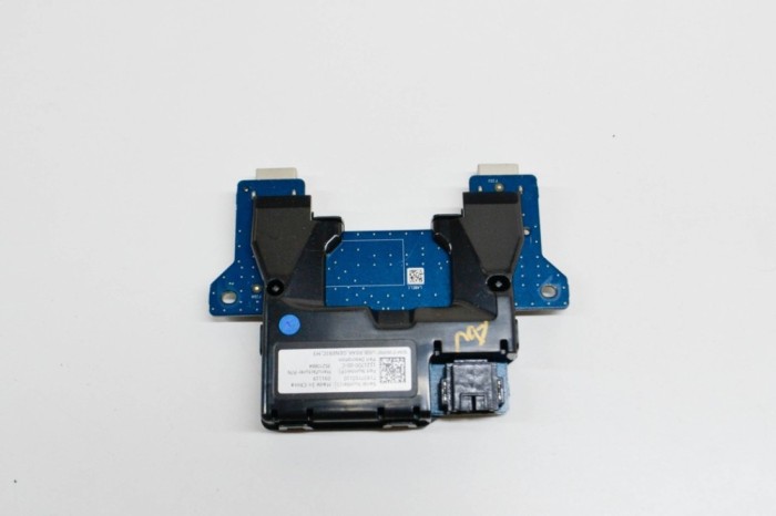 Port USB/AUX-In TESLA MODEL 3 2018 OEM: 1121700-00-C,35210664 14900330