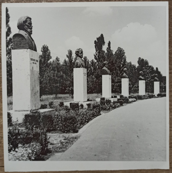 Statuile din Campia Libertatii, Blaj// fotografie de presa