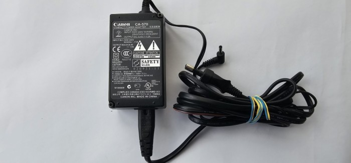 INCARCATOR CANON CA-570 LA 8,4 V - 1,5 A .